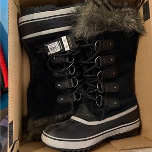 Sorel Joan of arctic Black and Gray Winter Boots 9 new